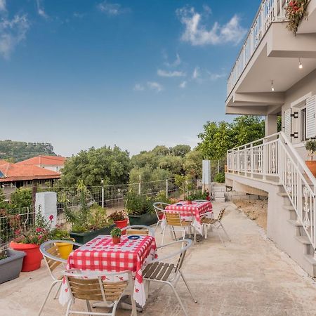 Domus Lukas Apartments Маратьяс Экстерьер фото