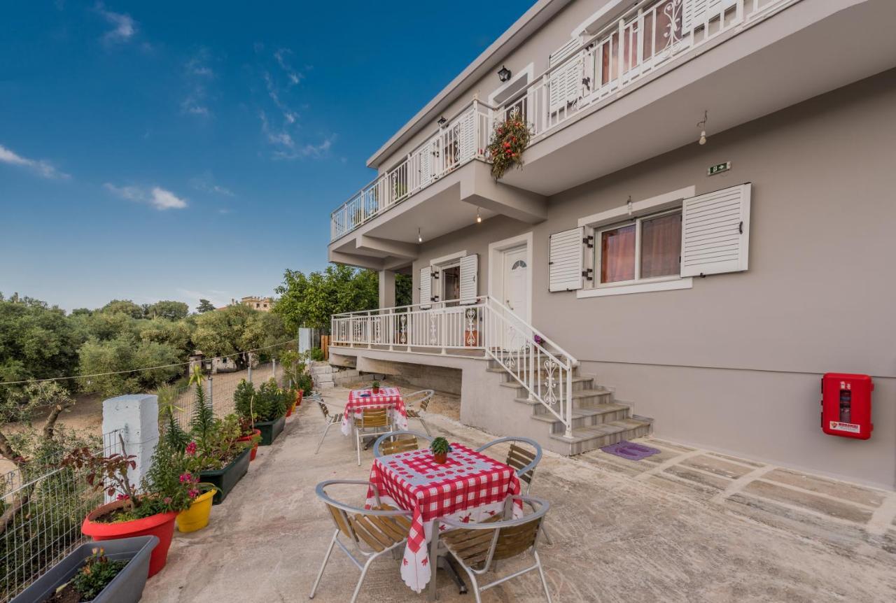 Domus Lukas Apartments Маратьяс Экстерьер фото